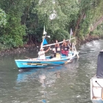 Nelayan di Kelurahan Pangeranan, Bangkalan, pilih memarkirkan perahunya daripada nekat melaut.