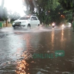 Genangan air yang terjadi di Jalan Letda Sucipto saat diguyur hujan.