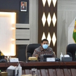 Wali Kota Kediri Abdullah Abu Bakar (tengah) didampingi Kapolres Kediri Kota AKBP Wahyudi dan Dandim 0809 Kediri Letkol Inf. Rully Eko Suryawan. (foto: ist)