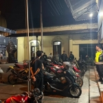 Puluhan kendaraan hasil razia yang diamankan di Polsek Babat