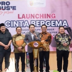 Konferensi pers terkait beasiswa di Jember.