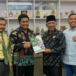 (Dari kiri) Andi Fajar Yulianto,  M Syahrul Munir,  KH. Abdul Muis Zuhri dan Herawan usai audensi. FOTO: ist.