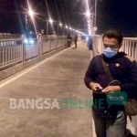 Tim Anti Bandit Polrestabes Surabaya saat menyisir jembatan Suramadu.