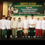 Plt. Wali Kota Pasuruan Raharto Teno Prasetyo, S.T. foto bersama MUI berikut jajaran.