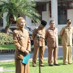 Wali Kota Kediri saat memimpin apel pagi. Foto: Ist
