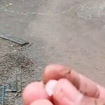 Tangkapan layar video viral hujan es yang melanda salah satu wilayah di Kediri