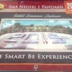 Kalender yang dijual saat pembagian raport  SMAN 1. foto: harian bangsa