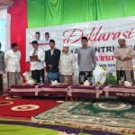 Perwakilan aliansi Kiai-Santri di Jawa Timur dan Jawa Tengah saat membacakan deklarasi dukungan.