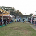 Berbagai stand di Safari FIFGROUP yang menyajikan banyak promo. foto: SUWANDI/ BANGSAONLINE