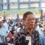 Ketua Koalisi Masyarakat Tepi Hutan Lamongan, Miftahul Rochim, saat memberikan keterangan kepada wartawan.
