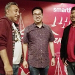 Chief Brand Officer Smartfren Roberto Saputra (tengah) usai memberikan update jaringan Smartfren hingga 2019.