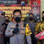 Kapolresta Sidoarjo, Kombes Pol Kusumo Wahyu Bintoro, saat konferensi pers terkait maling bersajam di Wonoayu.