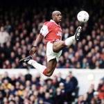 penampilan Ian Wright saat jaya. foto: repro mirror.co.uk