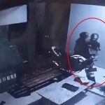 Tangkapan layar rekaman CCTV aksi pencurian motor di rumah kos Sedati Sidoarjo.