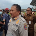 Bupati Jember, Hendy Siswanto, saat memberi keterangan kepada awak media ketika meninjau venue Porprov Jatim 2022.