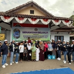Ketua PERWOSI Blitar, Ariana Beky Herdihansyah yang juga Istri Wakil Bupati Blitar menggelar Senam, aksi sosial dan ajak masyarakat untuk berbelanja di pasar tradisional.


