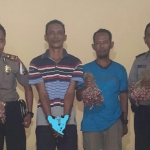 Pencuri bawang merah yang ditangkap Polsek Bandar Kedungmulyo.