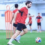 Mantan pemain Arsenal asal Spanyol, Jon Toral, saat berlatih bersama Persik. Foto: Ist