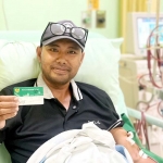 Rofiqul Jamil (39), warga Gresik, yang sejak beberapa tahun lalu harus rutin menjalani hemodialiasis akibat penyakit ginjal yang dideritanya.