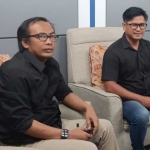 Komisioner KPU Pamekasan Divisi Teknis Penyelenggaraan, A. Tajul Arifin (kiri), saat bimtek pembuatan LPSDK.