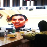 Wali Kota Kediri Abdullah Abu Bakar saat mengikuti rapat koordinasi Dewan Pengurus Apeksi secara virtual. foto: ist.