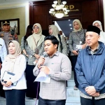 Kepala BPJS Kesehatan Cabang Gresik, Janoe Tegoeh Prasetijo (kanan).