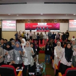 Para narasumber dan peserta seminar saat foto bersama. Foto: Ist