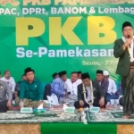 Ketua Umum PKB Muhaimin Iskandar saat memberikan sambutan dalam pelantikan pengurus DPC Pamekasan.