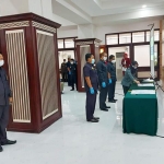 Penandatanganan pakta integritas dan perjanjian kinerja oleh Ketua Pengadilan Negeri se-Jawa Timur di Ruang Sidang Lantai 1 Gedung PT Surabaya, Rabu (6/1/2021).