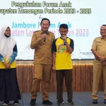 Bupati saat mengukuhkan pengurus forum anak Kabupaten Lamongan periode 2023-2025.
