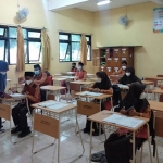 Pembelajaran Tatap Muka (PTM) di masa pandemi Covid-19 di salah satu sekolah di Kabupaten Tuban. (foto: ist)