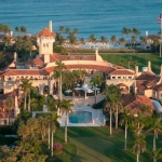 Istana di Plam Beach Florida. Tempat calon Presiden Donlad Trump menghabiskan waktu bersama istri dan anaknya. foto: repro mirror.co.uk