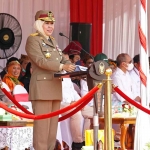 Gubernur Khofifah saat memberi sambutan ketika memimpin upacara dalam rangka memperingati bulan Keselamatan dan Kesehatan Kerja tahun 2023.