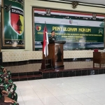 Kodim 0824 Ngawi menggelar penyuluhan hukum kepada jajaran anggota dan PNS TNI AD beserta anggota Persit Kartika Candra Kirana di Aula Kodim Jember, Rabu (17/03/2021).