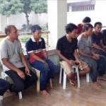 Sebanyak 10 WNI yang dibebaskan kelompok Abu Sayyaf saat di rumah Gubernur Sulu, Abdusakur Totoh Tan, Minggu (1/5).