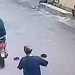 Tangkapan layar rekaman CCTV aksi pencurian motor di kawasan Sukolilo Surabaya. Foto: Ist.