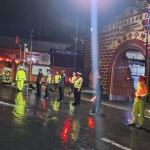 Petugas saat melakukan pengamanan di depan Klenteng Tjoe Hwie Kiong Jl Yos Sudarso Kota Kediri. (Ist)