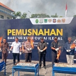 Pemberantasan barang kena cukai ilegal di Pasuruan.