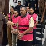 Tersangka korupsi dana desa di Sidoarjo.