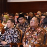 Wali Kota Batu, Nurochman (berkopiah) saat menghadiri Rakor pengamanan mudik lebaran bersama Forkopimda Provinsi Jatim