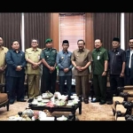 Foto bersama jajaran Forpimda Kabupaten Pamekasan dengan Gubernur Jatim Soekarwo.