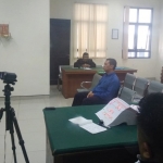 Terdakwa dr. M. Nurul Dholam ketika menjalani sidang lanjutan. foto: SYUHUD A/BANGSAONLINE