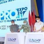 Direktur Jenderal Pengembangan Ekspor Nasional didampingi Gubernur Jatim dan Ketua Kadin Indonesia serta Ketua Umum Kadin Jatim resmi membuka pameran INAPRO EXPO 2021 di Grand City Convex, Surabaya.