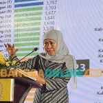 Gubernur Jawa Timur, Khofifah Indar Parawansa, saat memaparkan creative financing dalam kegiatan yang digelar MPR RI. Foto: DEVI FITRI AFRIYANTI/BANGSAONLINE