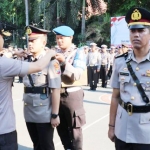 Kapolres Gresik, AKBP Kusworo Wibowo saat mimpin sertijab Kasatlantas dan Kabag Sunda. foto: ist.