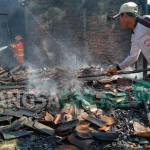 Kondisi dapur rumah usai terbakar.