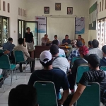 Suasana audiensi antara warga dengan pihak PT Dewe Residence dan Forkopimka Grati.