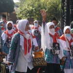 Calon Jemaah Haji asal Bojonegoro diberangkatkan dari Pendopo Malowopati menuju Asrama Haji Sukolilo Surabaya.