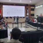 Rekapitulasi suara Pemilu 2024 di Kantor KPU Surabaya.