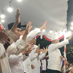 Bupati Sampang ketika melepas keberangkan 618 CJH ke Tanah Suci.